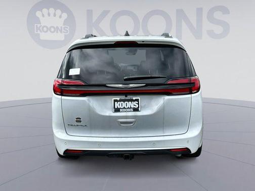 2026 Chrysler Pacifica L