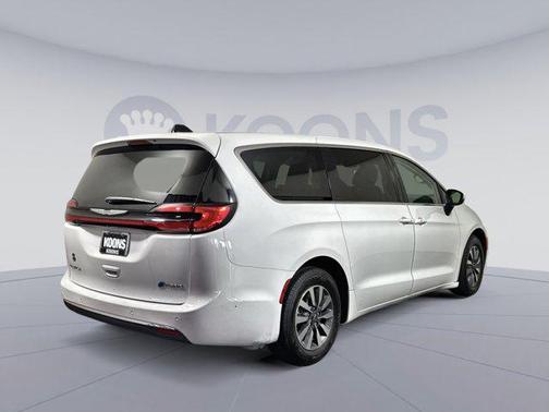 2023 Chrysler Pacifica Hybrid Touring L