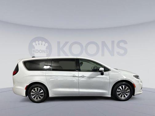 2023 Chrysler Pacifica Hybrid Touring L