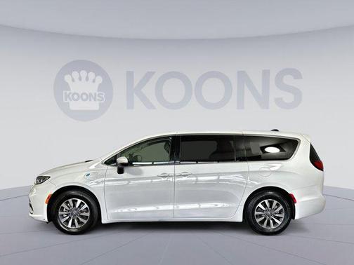 2023 Chrysler Pacifica Hybrid Touring L