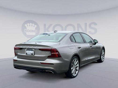 2021 Volvo S60 T5 Momentum