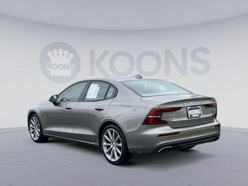 2021 Volvo S60 T5 Momentum
