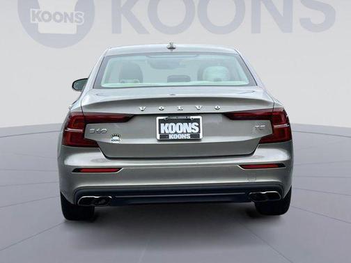 2021 Volvo S60 T5 Momentum