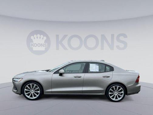 2021 Volvo S60 T5 Momentum