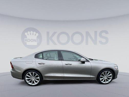 2021 Volvo S60 T5 Momentum