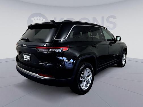Diamond Black Crystal Pearlcoat 2023 Jeep Grand Cherokee Laredo