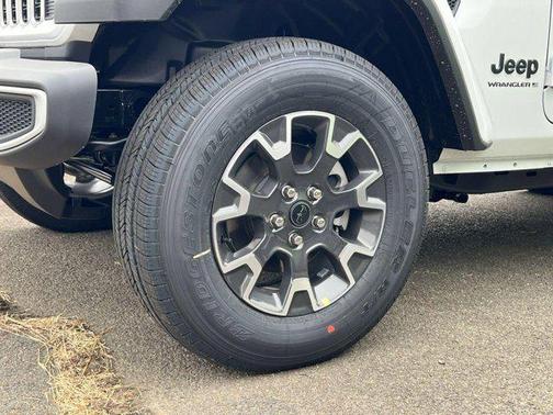 2025 Jeep Wrangler 4-Door Sahara 4x4