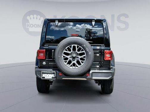 2025 Jeep Wrangler 4-Door Sahara 4x4