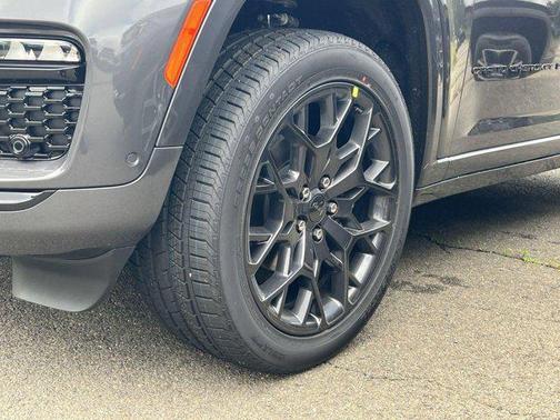 2025 Jeep Grand Cherokee Summit