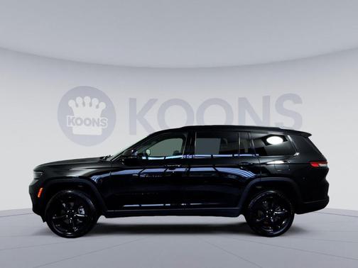 Diamond Black Crystal Pearlcoat 2023 Jeep Grand Cherokee L Altitude