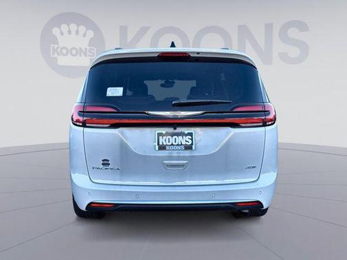 2026 Chrysler Pacifica L
