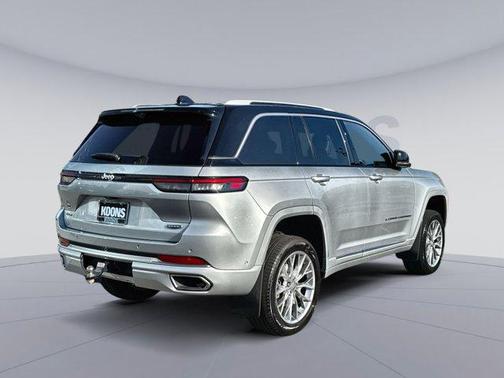 2022 Jeep Grand Cherokee Summit