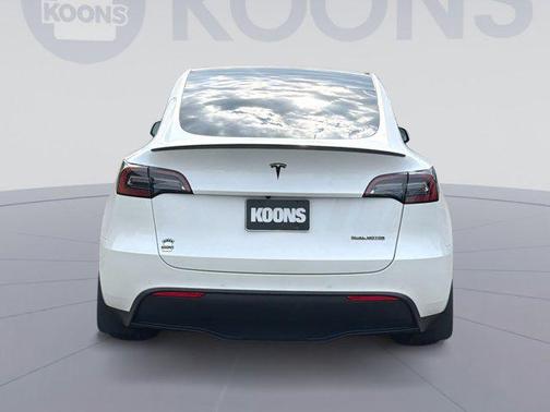 Pearl White Multi-Coat 2022 Tesla Model Y Performance Dual Motor All-Wheel Drive