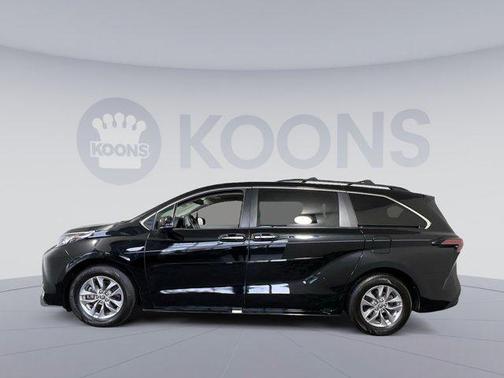 2021 Toyota Sienna XLE 8 Passenger