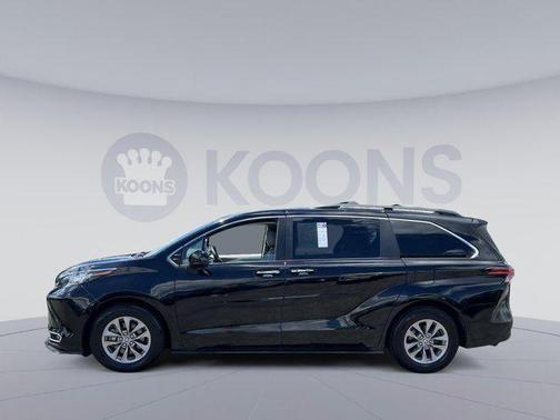 2021 Toyota Sienna XLE 8 Passenger