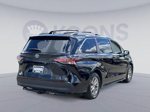 2021 Toyota Sienna XLE 8 Passenger