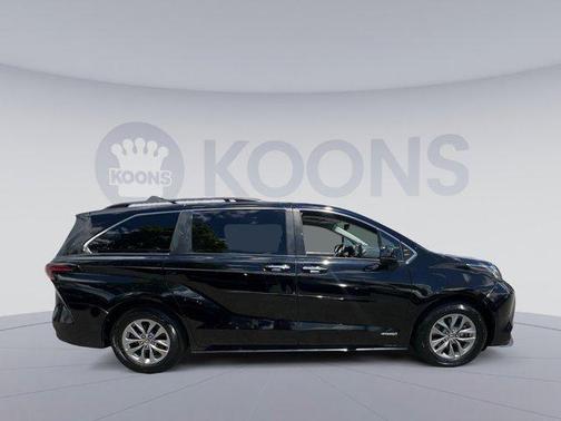 2021 Toyota Sienna XLE 8 Passenger