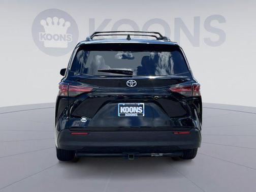 2021 Toyota Sienna XLE 8 Passenger