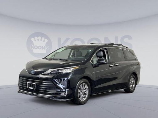 2021 Toyota Sienna XLE 8 Passenger