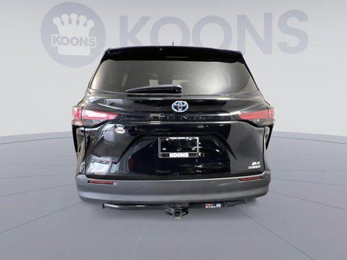 2021 Toyota Sienna XLE 8 Passenger