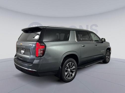 Silver Sage Metallic 2023 Chevrolet Suburban LT