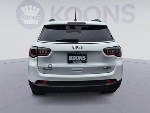 Bright White Clearcoat 2022 Jeep Compass Latitude