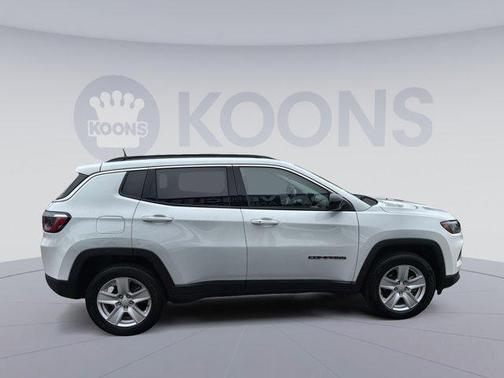 Bright White Clearcoat 2022 Jeep Compass Latitude