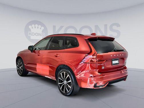 2024 Volvo XC60 B5 Plus Dark Theme