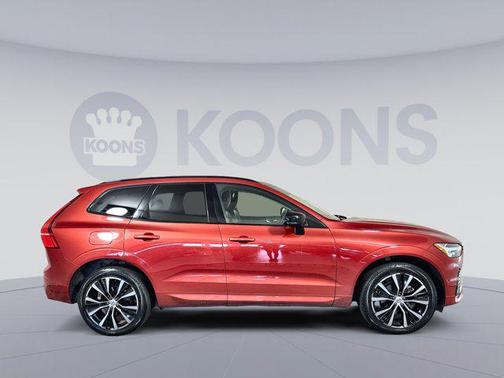 2024 Volvo XC60 B5 Plus Dark Theme