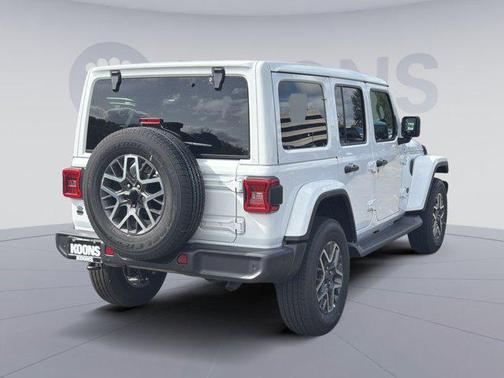 2025 Jeep Wrangler 4-Door Sahara 4x4