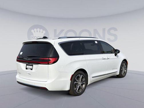 2026 Chrysler Pacifica L