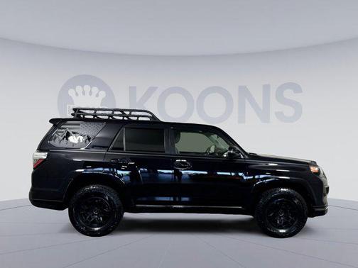Midnight Black Metallic 2019 Toyota 4Runner SR5