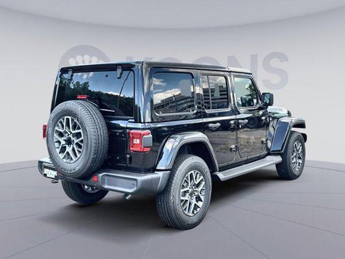 2025 Jeep Wrangler 4-Door Sahara 4x4