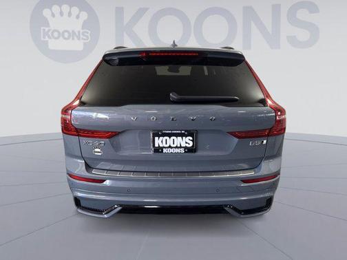 2023 Volvo XC60 B5 Ultimate Dark Theme