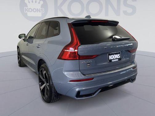 2023 Volvo XC60 B5 Ultimate Dark Theme