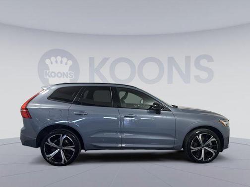 2023 Volvo XC60 B5 Ultimate Dark Theme