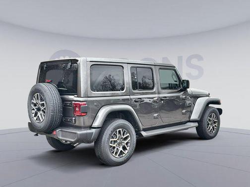 2026 Jeep Wrangler 4-Door Sahara 4x4
