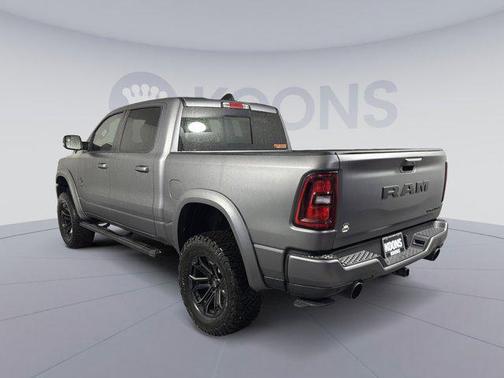 Diamond Black Crystal Pearlcoat 2025 RAM 1500 Big Horn/Lone Star