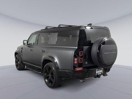 2025 Land Rover Defender V8