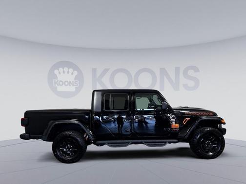 Black Clearcoat 2022 Jeep Gladiator Mojave 4x4