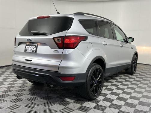 Photo 5 of 24 of 2019 Ford Escape SE
