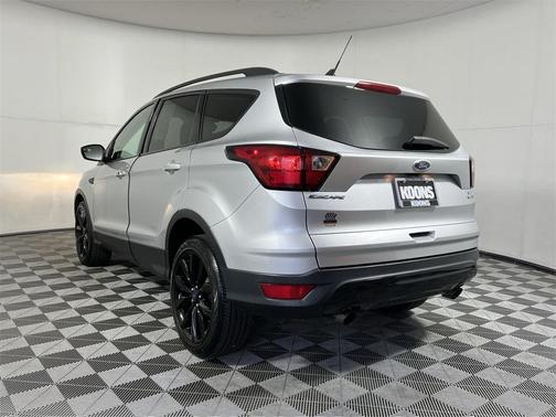 Photo 3 of 24 of 2019 Ford Escape SE
