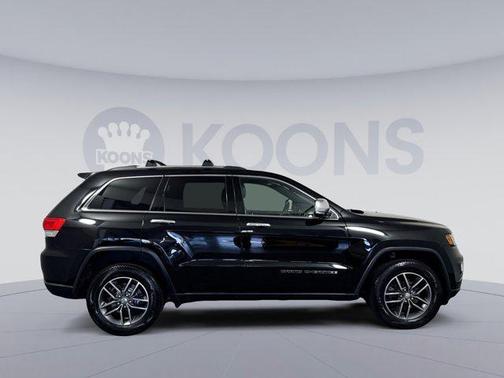 Diamond Black Crystal Pearlcoat 2017 Jeep Grand Cherokee Limited