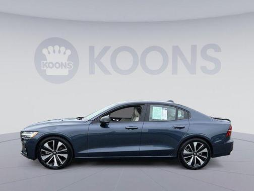 2022 Volvo S60 T5 Momentum