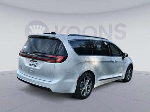 2026 Chrysler Pacifica L