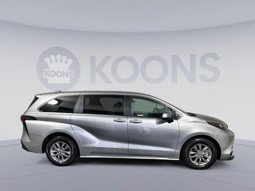 2024 Toyota Sienna LE