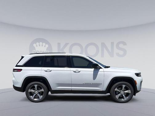 Bright White Clearcoat 2026 Jeep Grand Cherokee Limited