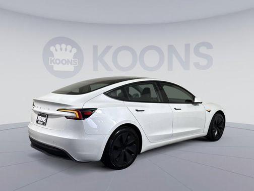 Pearl White Multi-Coat 2024 Tesla Model 3 Standard Range