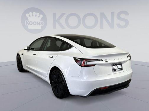Pearl White Multi-Coat 2024 Tesla Model 3 Standard Range