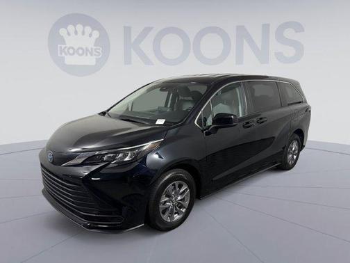 2024 Toyota Sienna LE
